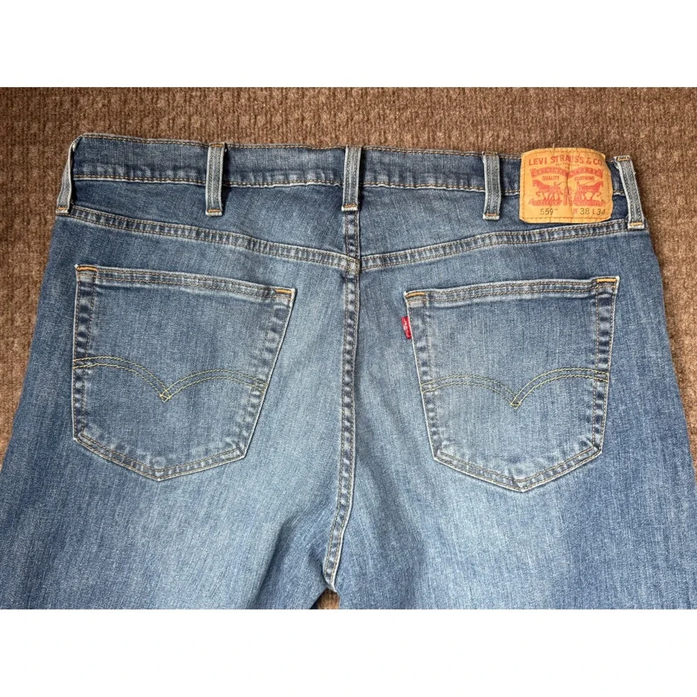 Levis dive into